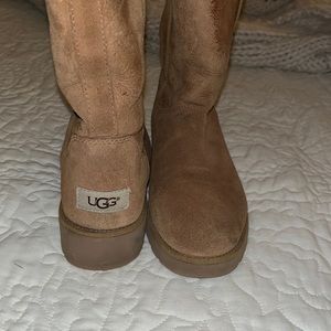 Ugg boots in color chestnut, barely worn. Baby heeled cute booties